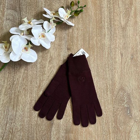 lululemon athletica Accessories - Lululemon Warm Revelation Gloves Tech CSSI Size M/L